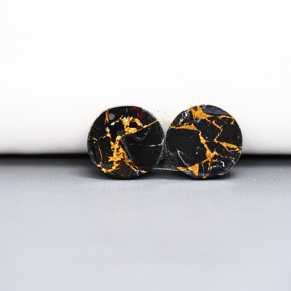 Kingman Black Buffalo Copper Composite Round Cabochon Pair 15x15x3mm 13.5ct - black stone with bright copper veins - Pedra Gems