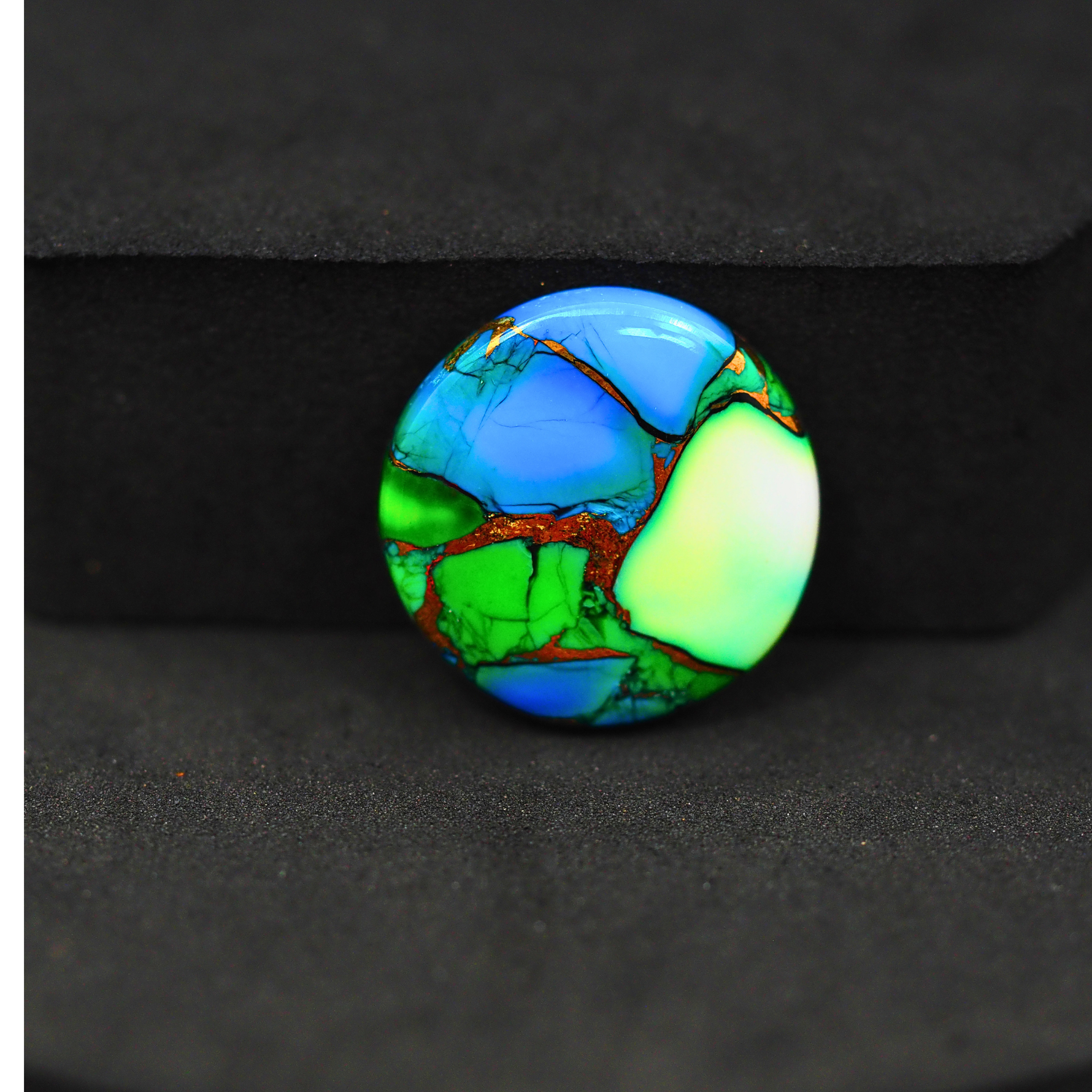 Natural Peacock Dahlia Round Cabochon 19x19mm 13ct - Peacock Blue-Green Composite - Pedra Gems