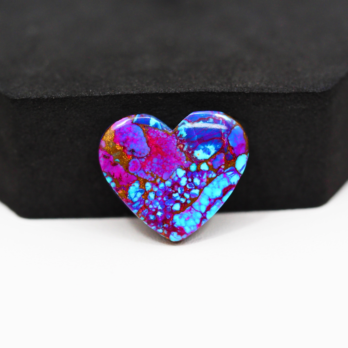 Stabilized Purple Mohave (Mojave) Turquoise Heart Cabochon 19x22x4mm 13.5ct - purple with blue Kingman turquoise nuggets and bronze veining - Pedra Gems.