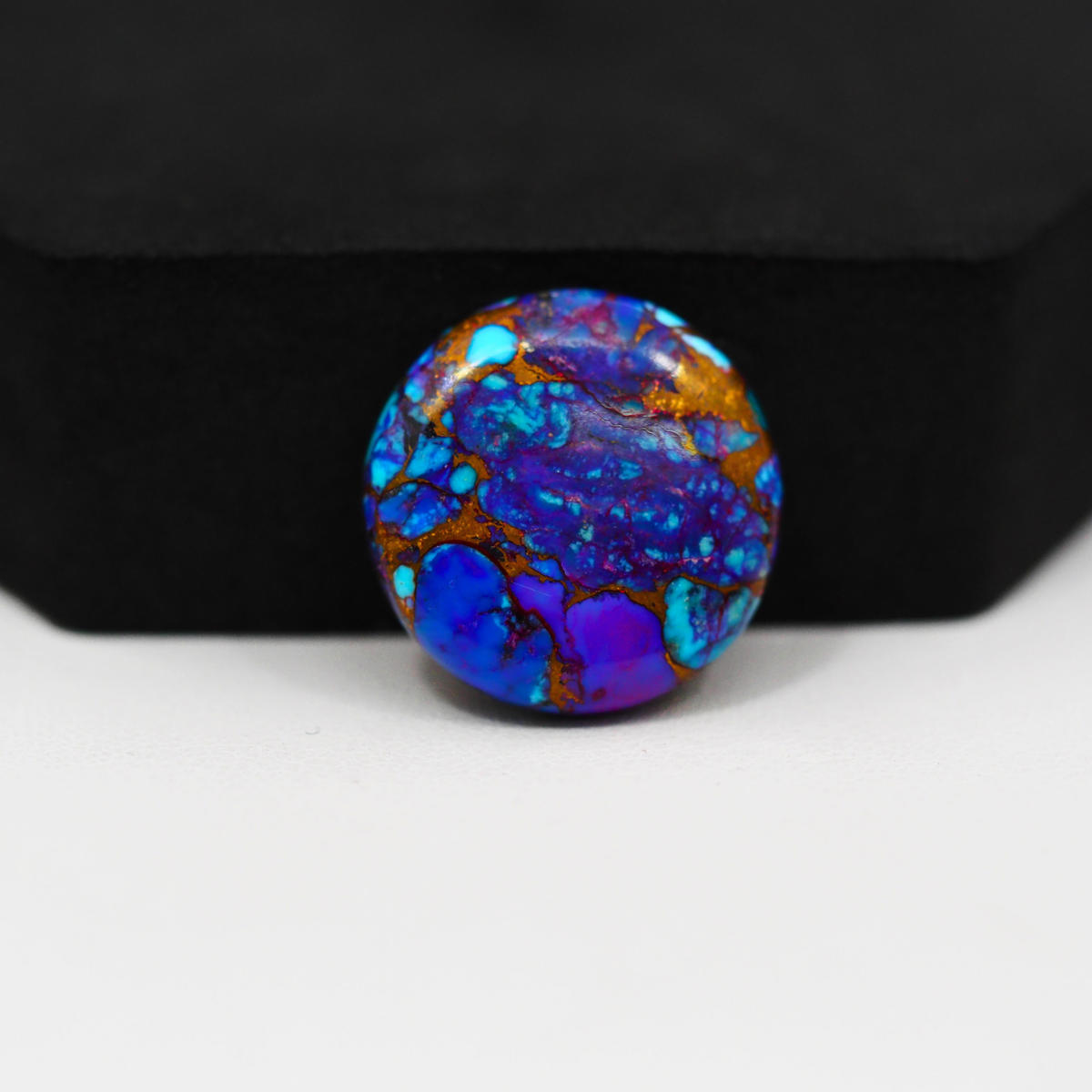 Stabilized Purple Mohave (Mojave) Turquoise Round Cabochon 20x20x5mm 19ct - purple with blue Kingman turquoise nuggets and bronze veining - Pedra Gems.