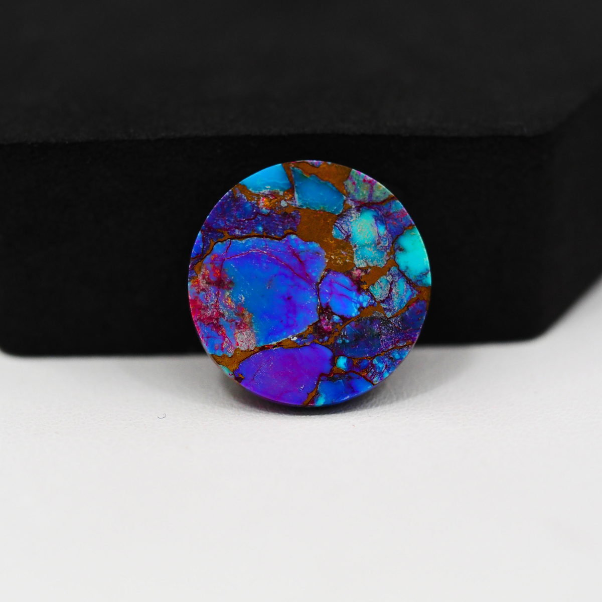 Stabilized Purple Mohave (Mojave) Turquoise Round Cabochon 20x20x5mm 19ct - purple with blue Kingman turquoise nuggets and bronze veining - Pedra Gems.