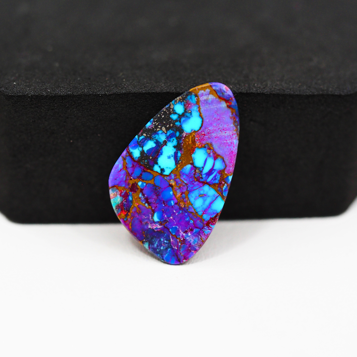 Stabilized Purple Mohave (Mojave) Turquoise Freeform Cabochon 24x15x5mm 15.5ct - purple with blue Kingman turquoise nuggets and bronze veining - Pedra Gems.