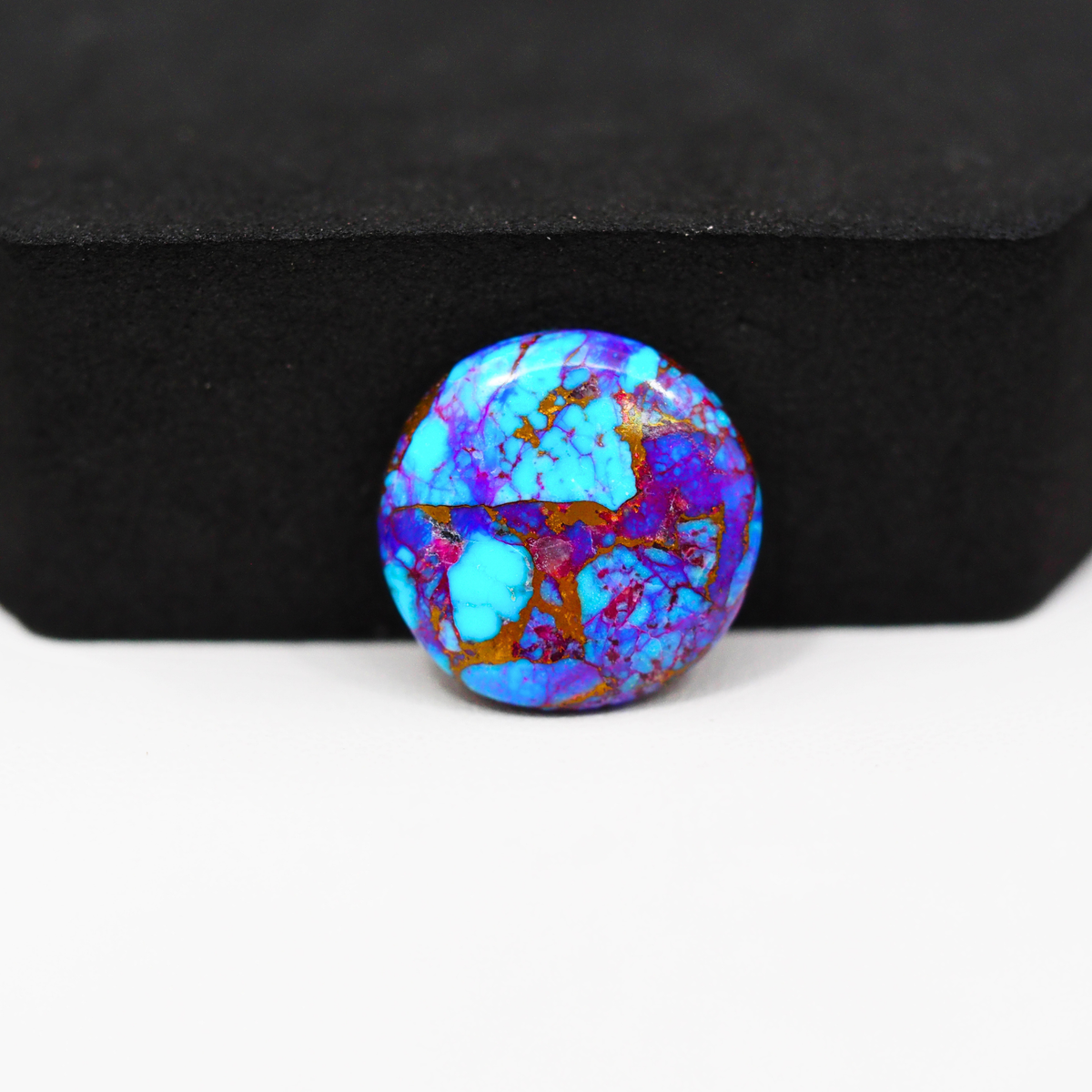 Stabilized Purple Mohave (Mojave) Turquoise Round Cabochon 17x17x3mm 8.5ct - purple with blue Kingman turquoise nuggets and bronze veining - Pedra Gems.