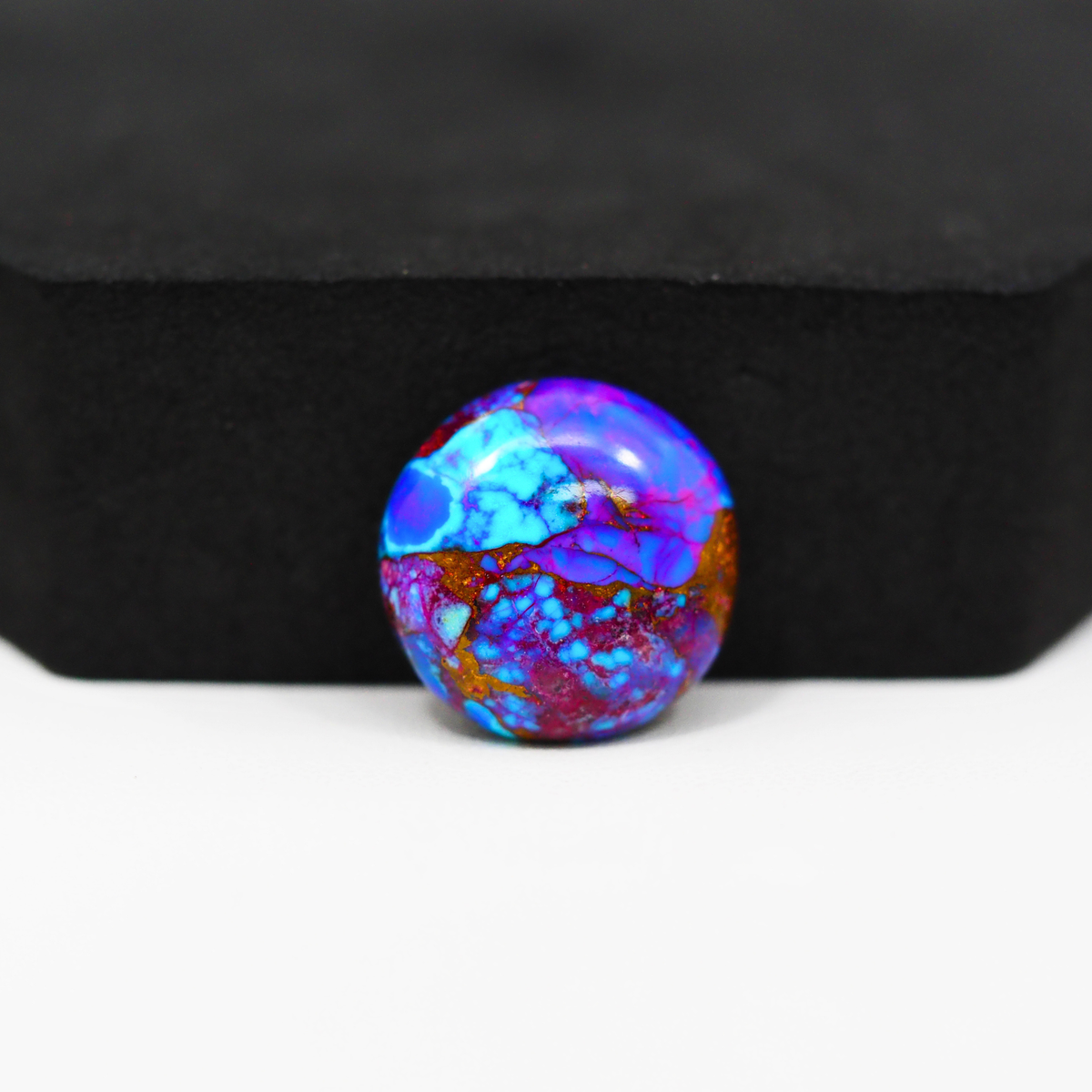 Stabilized Purple Mohave (Mojave) Turquoise Round Cabochon 17x17x4mm 10.5ct - purple with blue Kingman turquoise nuggets and bronze veining - Pedra Gems.