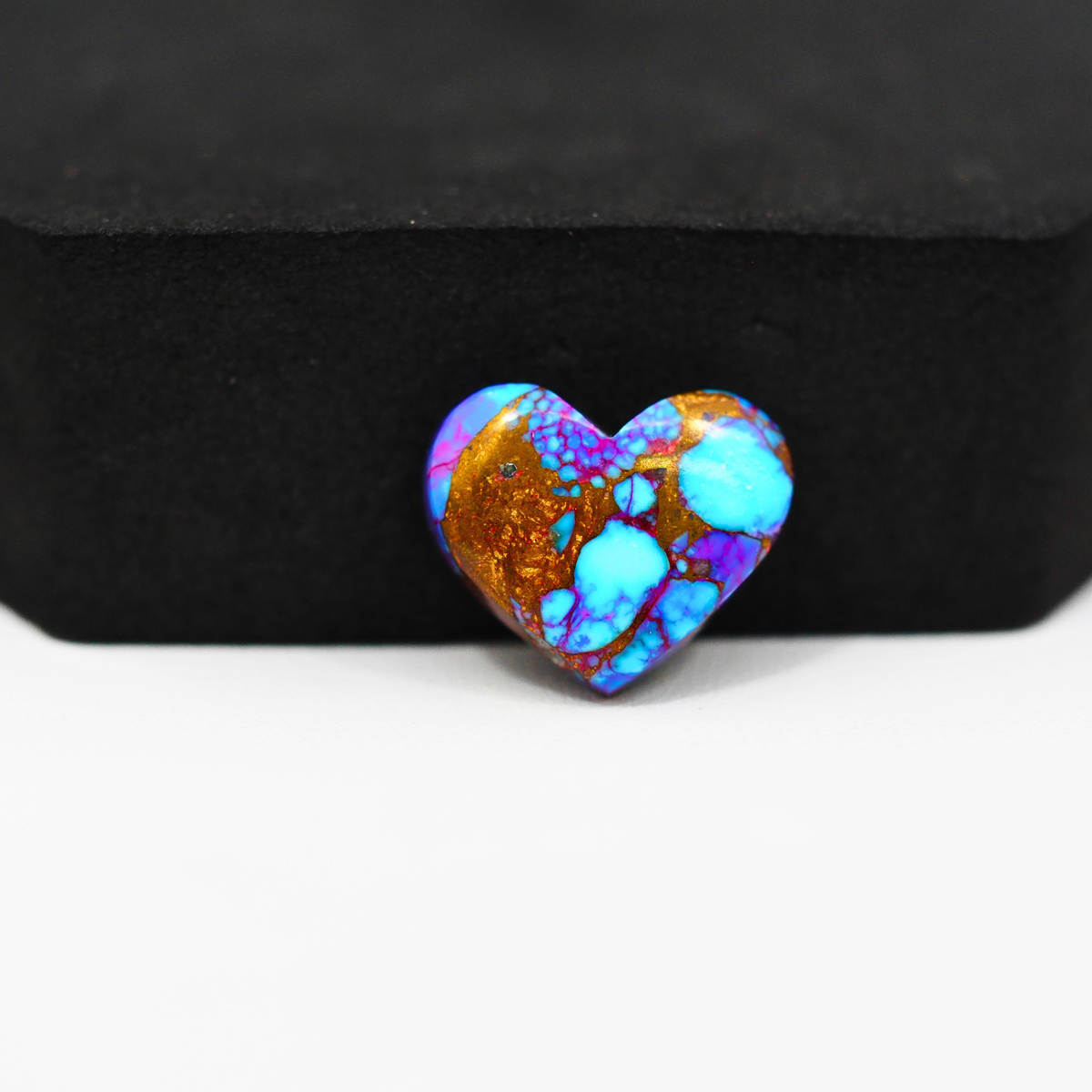 Stabilized Purple Mohave (Mojave) Turquoise Heart Cabochon 14x17x4mm 8.5ct - purple with blue Kingman turquoise nuggets and bronze veining - Pedra Gems.