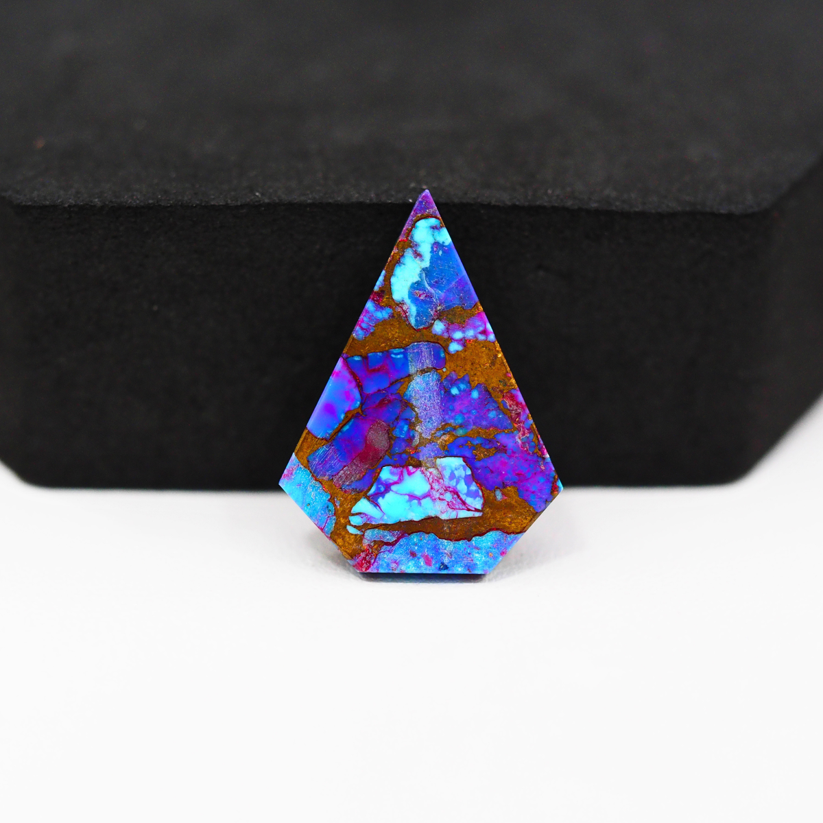 Stabilized Purple Mohave (Mojave) Turquoise Oval Cabochon 23x16x4mm 11.5ct - purple with blue Kingman turquoise nuggets and bronze veining - Pedra Gems.