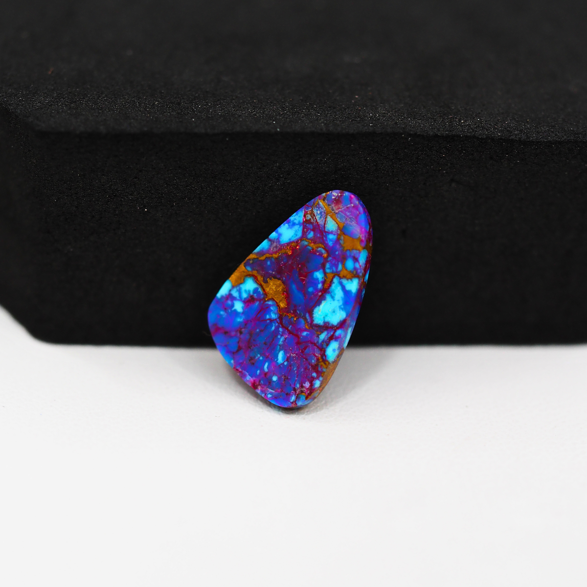 Stabilized Purple Mohave (Mojave) Turquoise Freeform Cabochon 16x11x3mm 5.5ct - purple with blue Kingman turquoise nuggets and bronze veining - Pedra Gems.