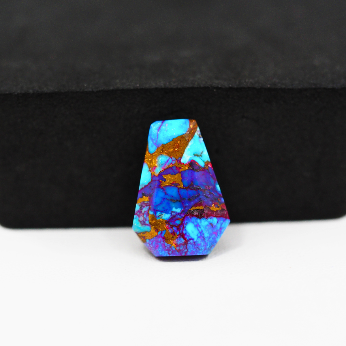 Stabilized Purple Mohave (Mojave) Turquoise Coffin Cabochon 18x12x4mm 9ct - purple with blue Kingman turquoise nuggets and bronze veining - Pedra Gems.