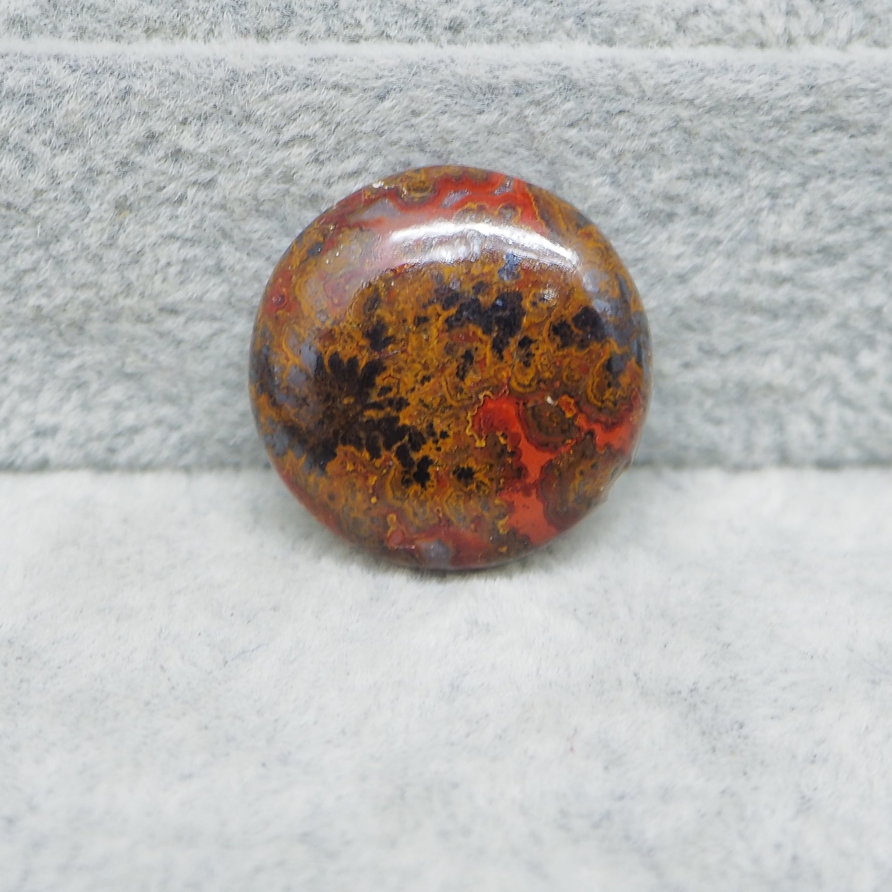 Natural Seam Agate round cabochon 20mm front view banding detail