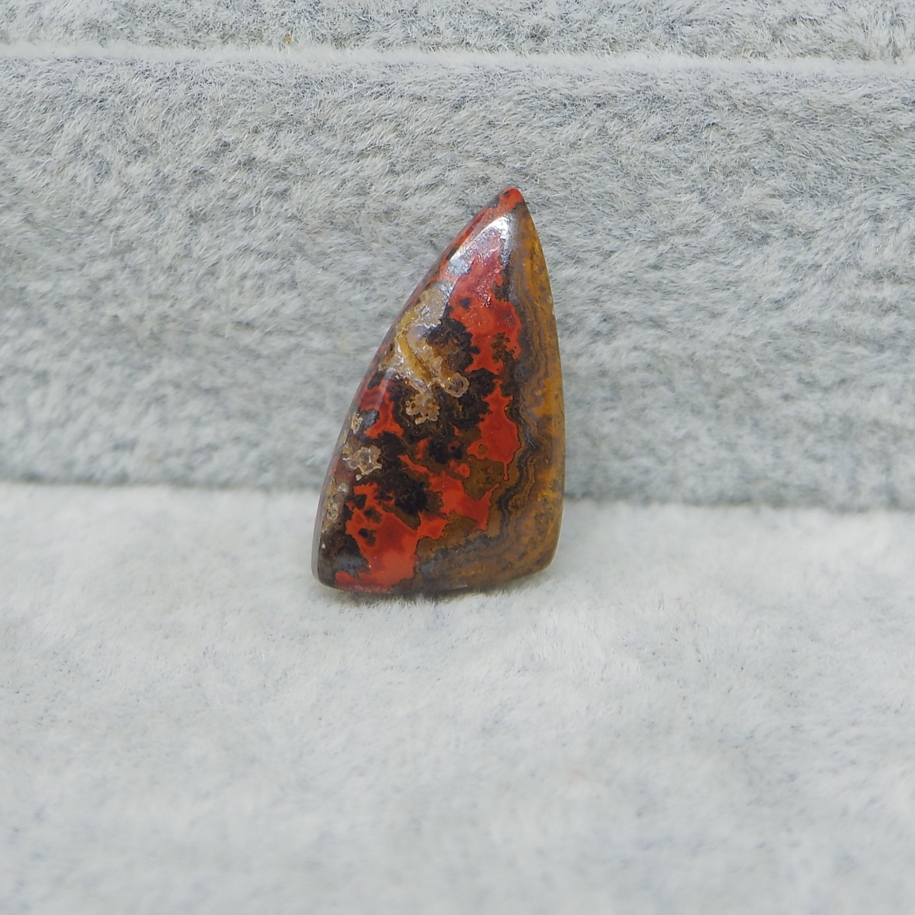Natural Seam Agate triangle shape gemstone 21x12x4mm 8 carats 90 degree cut Pedra Gems