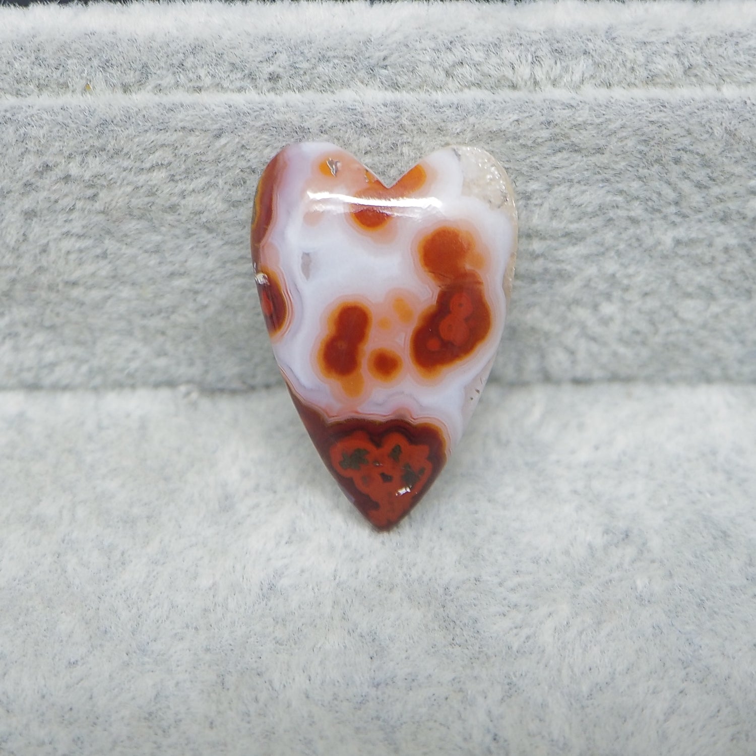 Seam Agate heart cabochon 26x17mm side profile showing 6mm dome depth