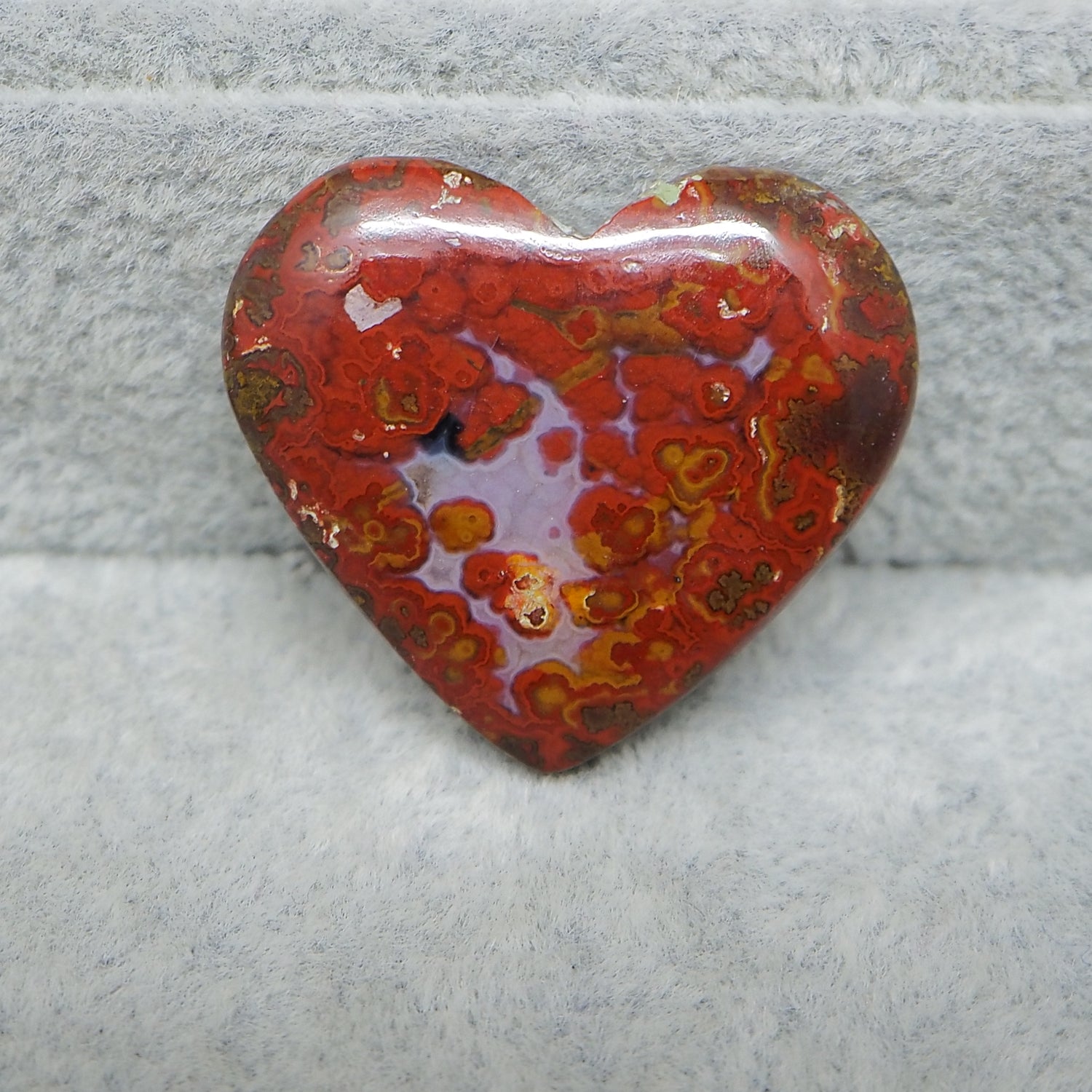  Natural banded agate XL heart gemstone close-up pattern detail 6mm dome