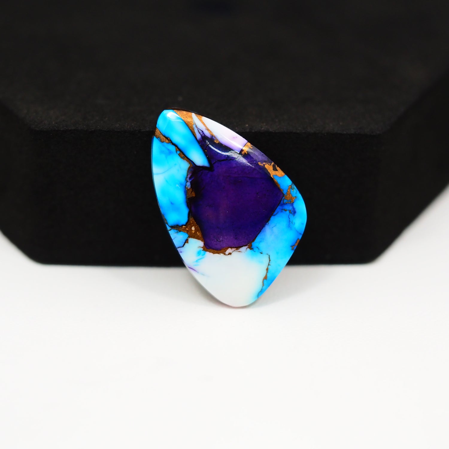 Purple Ice Rose Dahlia Cabochon 27x17mm 18ct Freeform – Pedra Gems
