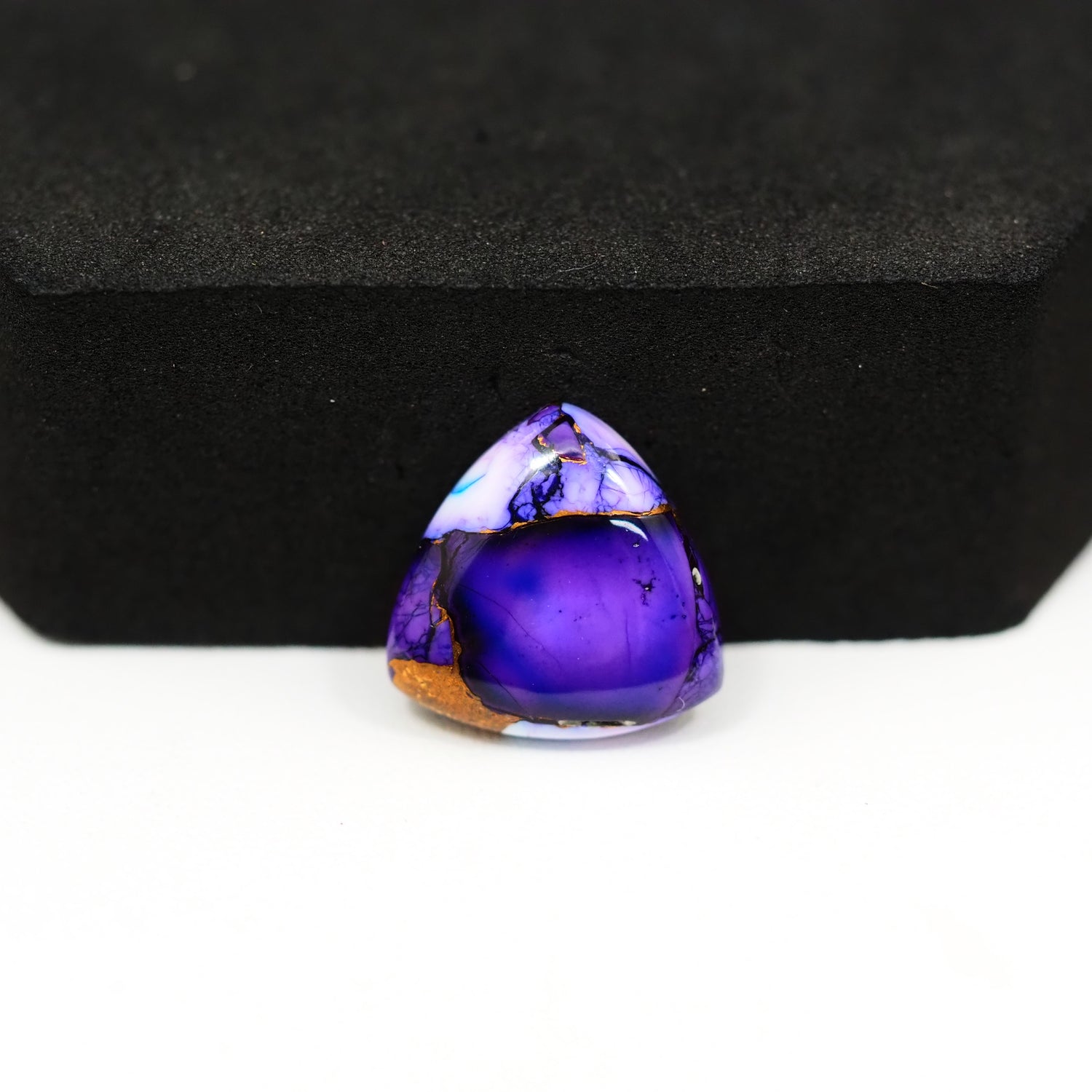 Purple Ice Rose Dahlia Cabochon 15x15mm 7.5ct Trillion – Pedra Gems