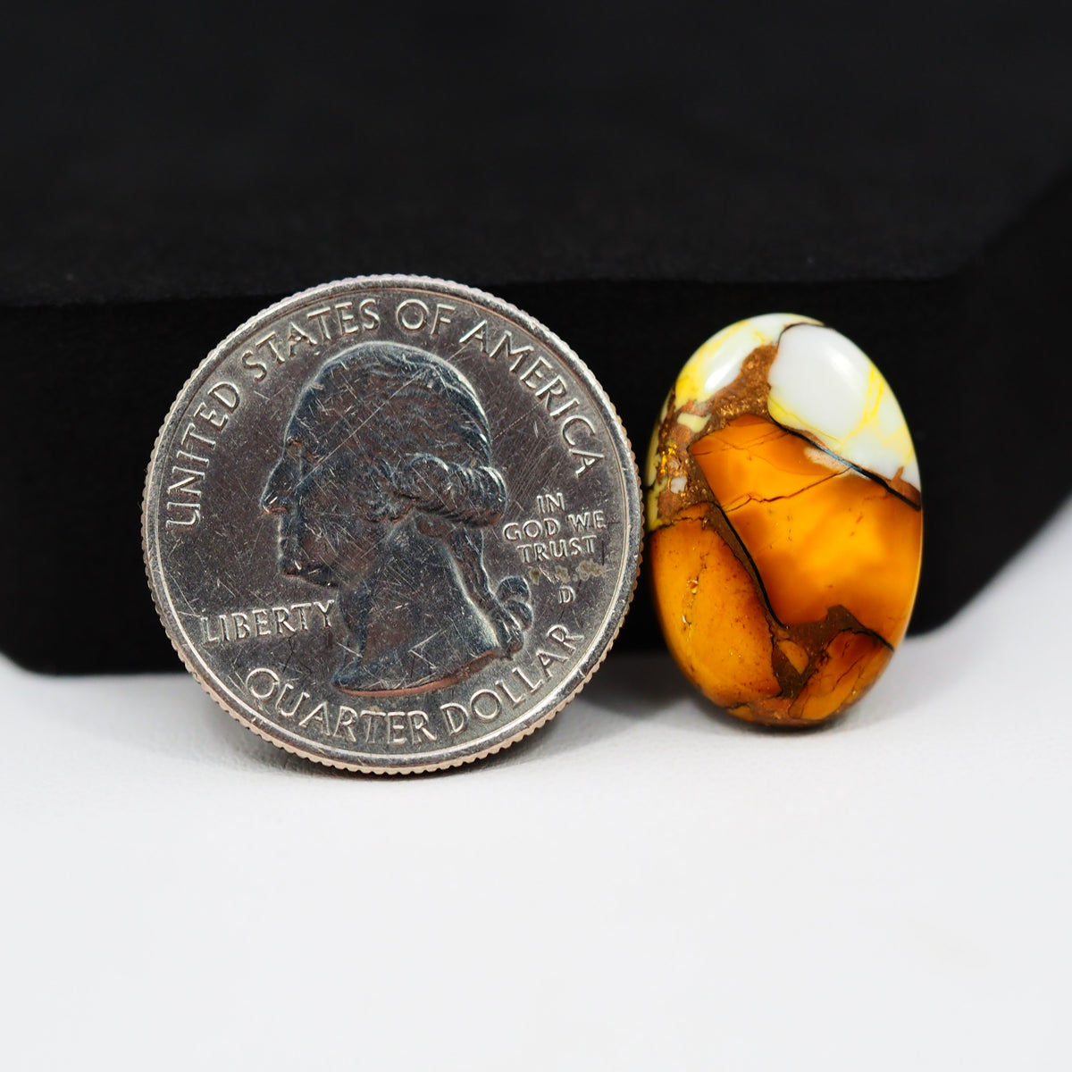 Natural Honey Dahlia Turquoise Oval Cabochon 20x13mm 9ct - Honey Gold - Pedra Gems