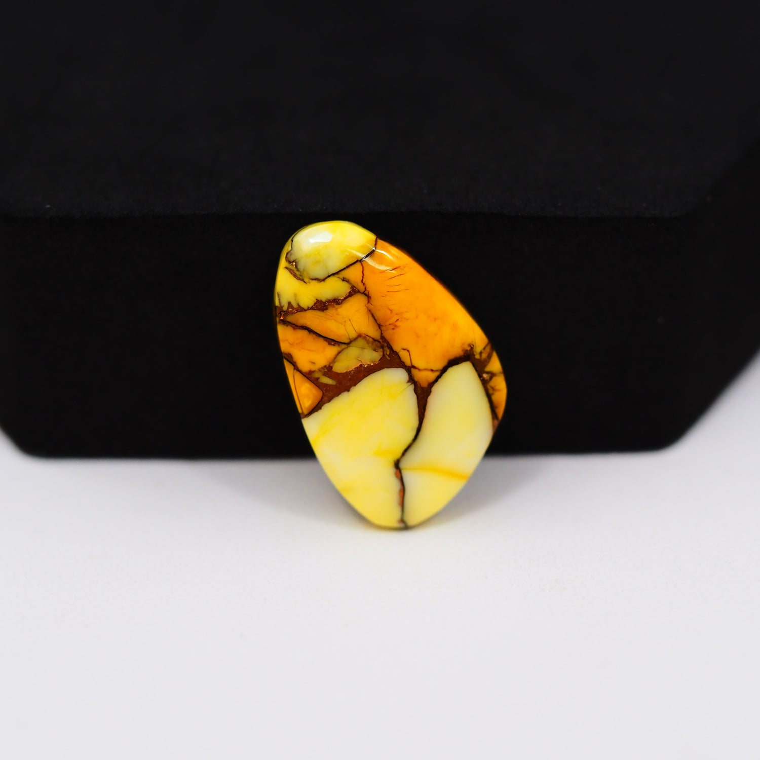 Honey Dahlia Cabochon 21x14mm 10.5ct Freeform