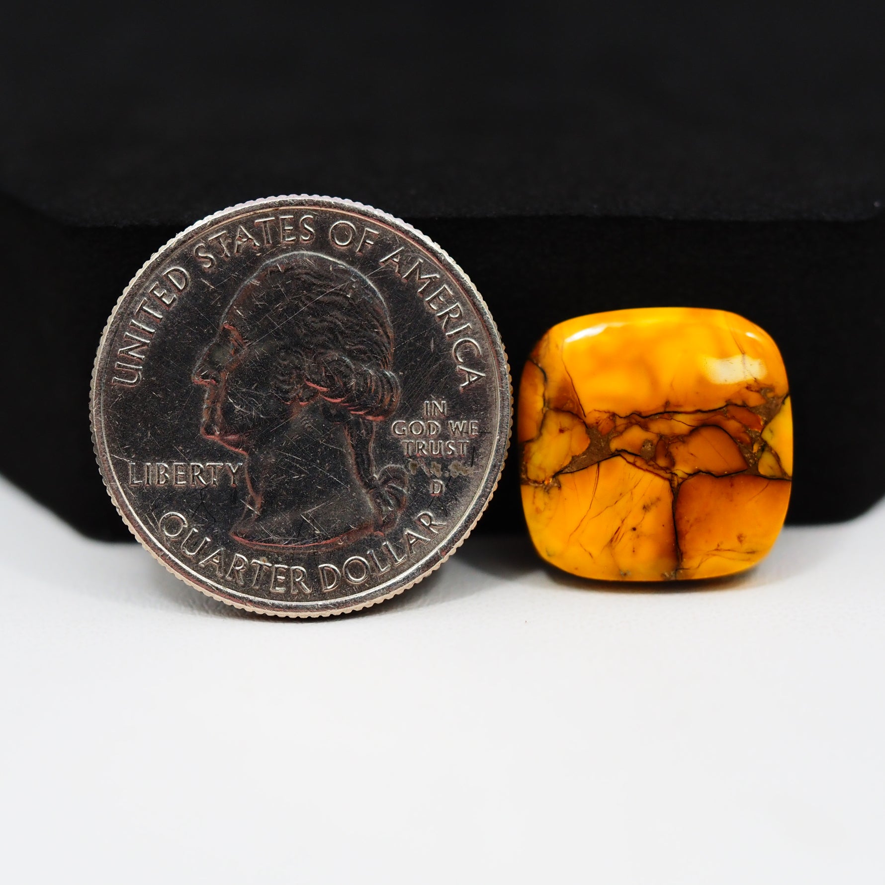 Natural Honey Dahlia Cushion Cabochon 15x16mm 10ct - Honey Gold - Pedra Gems