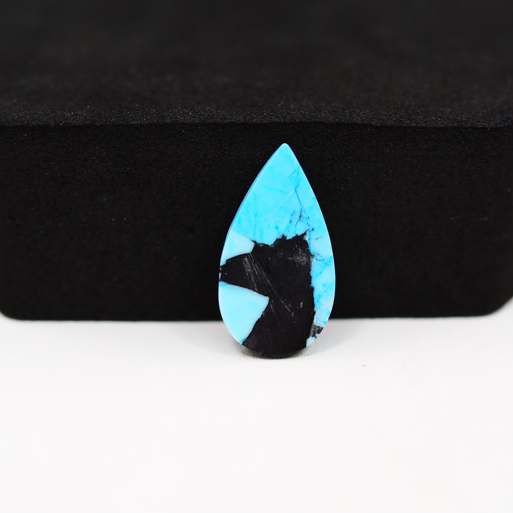Buffalo Pear Cabochon 19x11mm 4.5ct - Blue Top Black Base - Pedra Gems