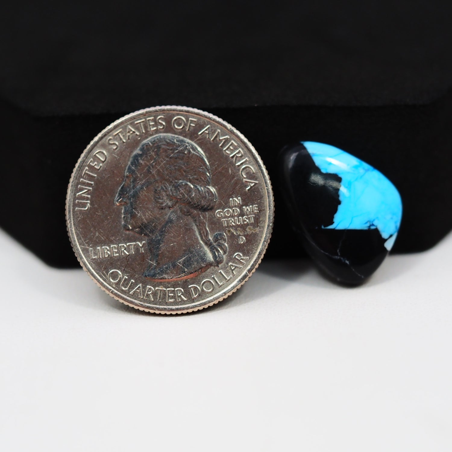 Buffalo Freeform Cabochon 17x13mm 7ct - Black with Blue Corner - Pedra Gems