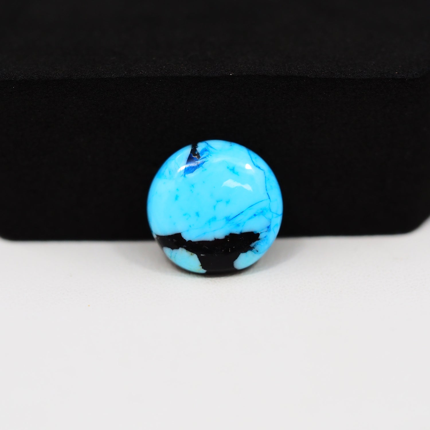 Buffalo Round Cabochon 15x15mm 6.5ct - Blue Top Black Base - Pedra Gems