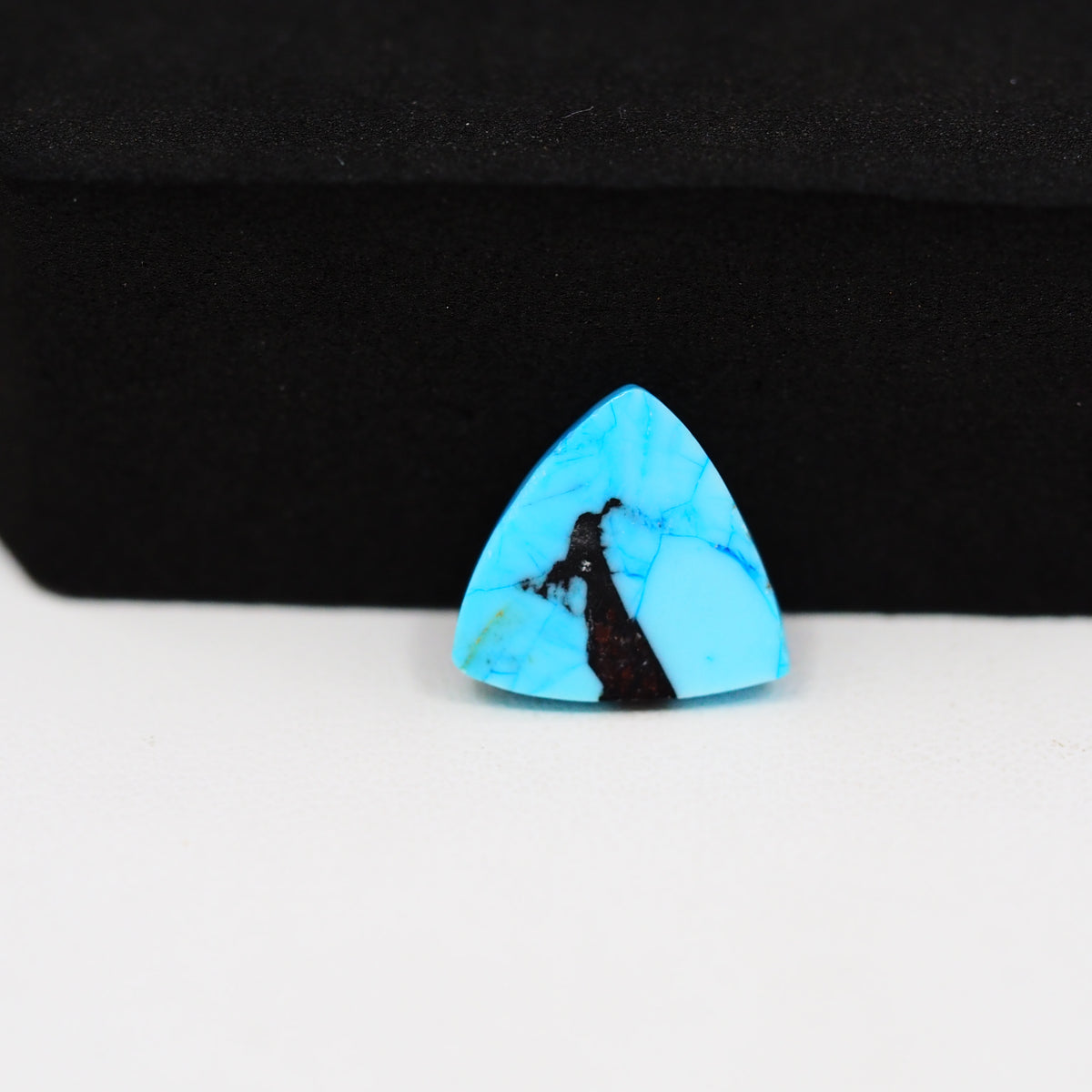Buffalo Trillion Cabochon 13x12mm 4ct - Blue with Black Corner - Pedra Gems