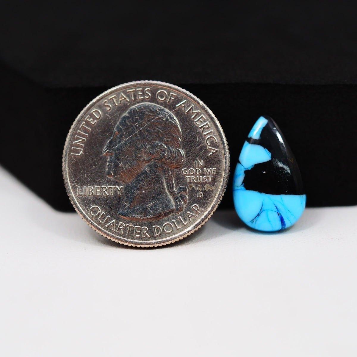 Buffalo Pear Cabochon 17x10mm 5ct - Black Top Blue Base - Pedra Gems