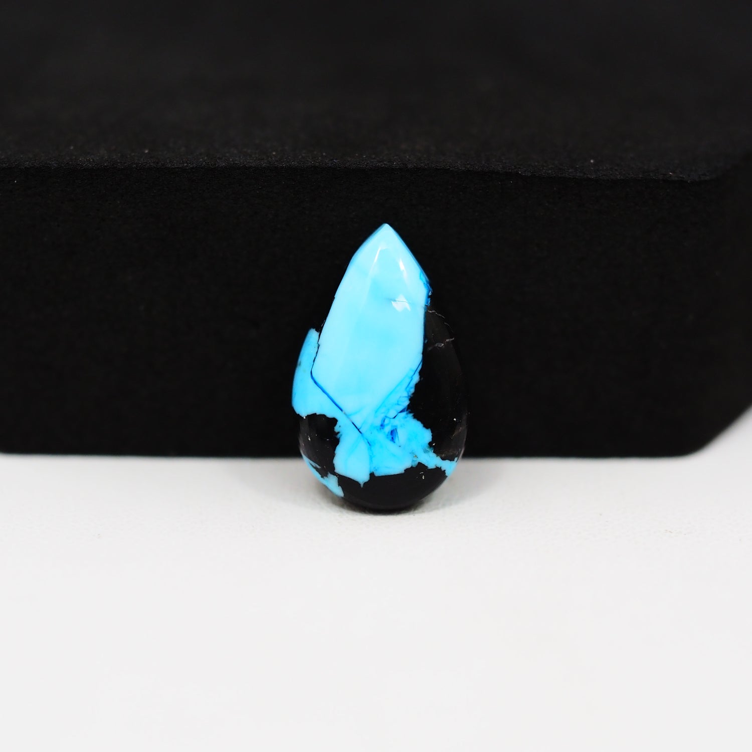Buffalo Pear Cabochon 17x11mm 5.5ct - Blue Top Black Base - Pedra Gems
