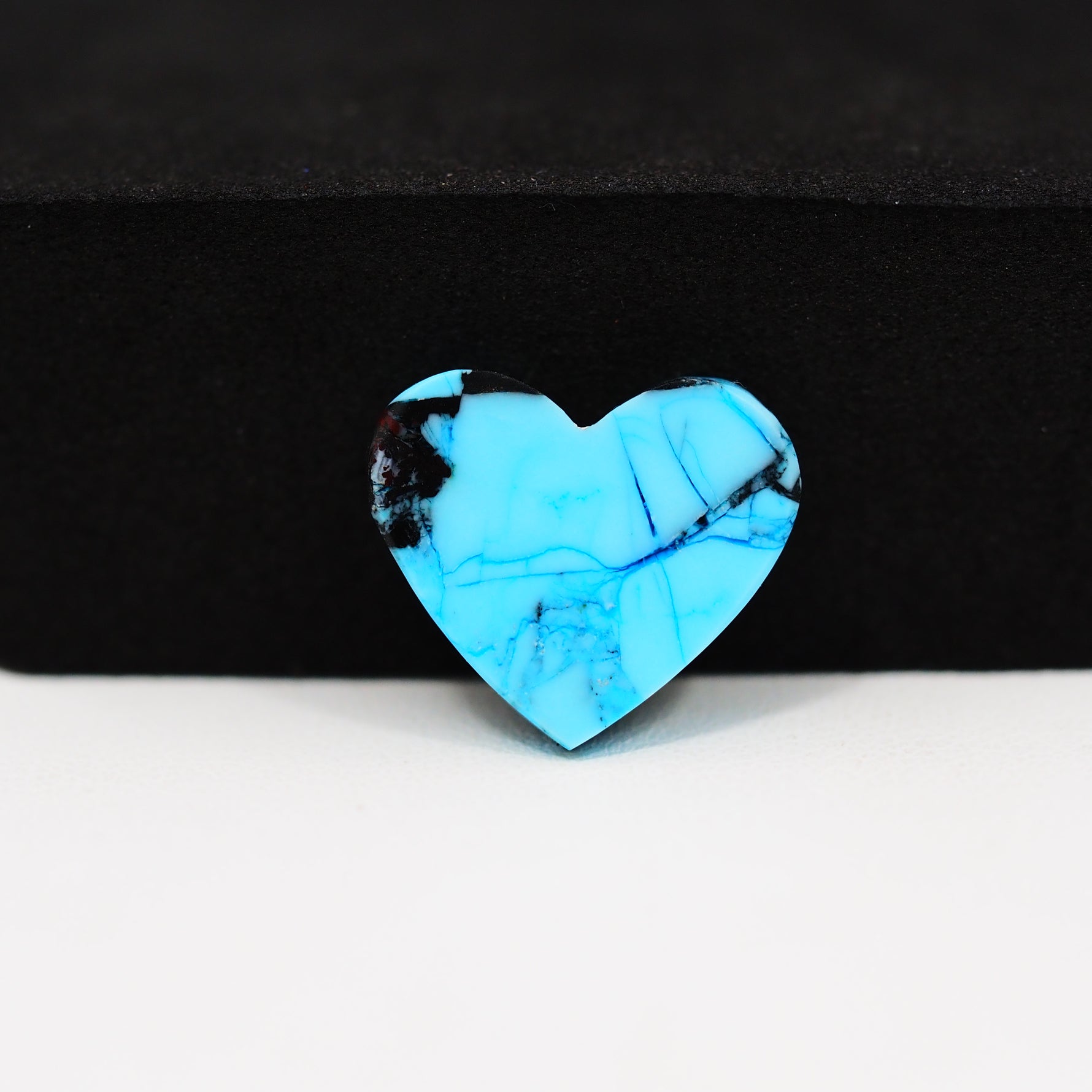 Buffalo Heart Cabochon 14x15mm 6.5ct - Blue with Black Veining - Pedra Gems