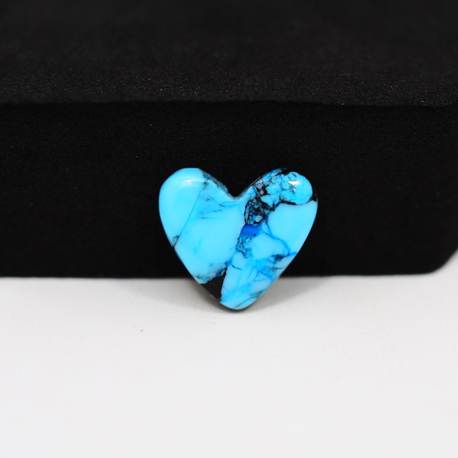 Buffalo Heart Cabochon 15x15mm 5ct - Blue with Black Veining - Pedra Gems