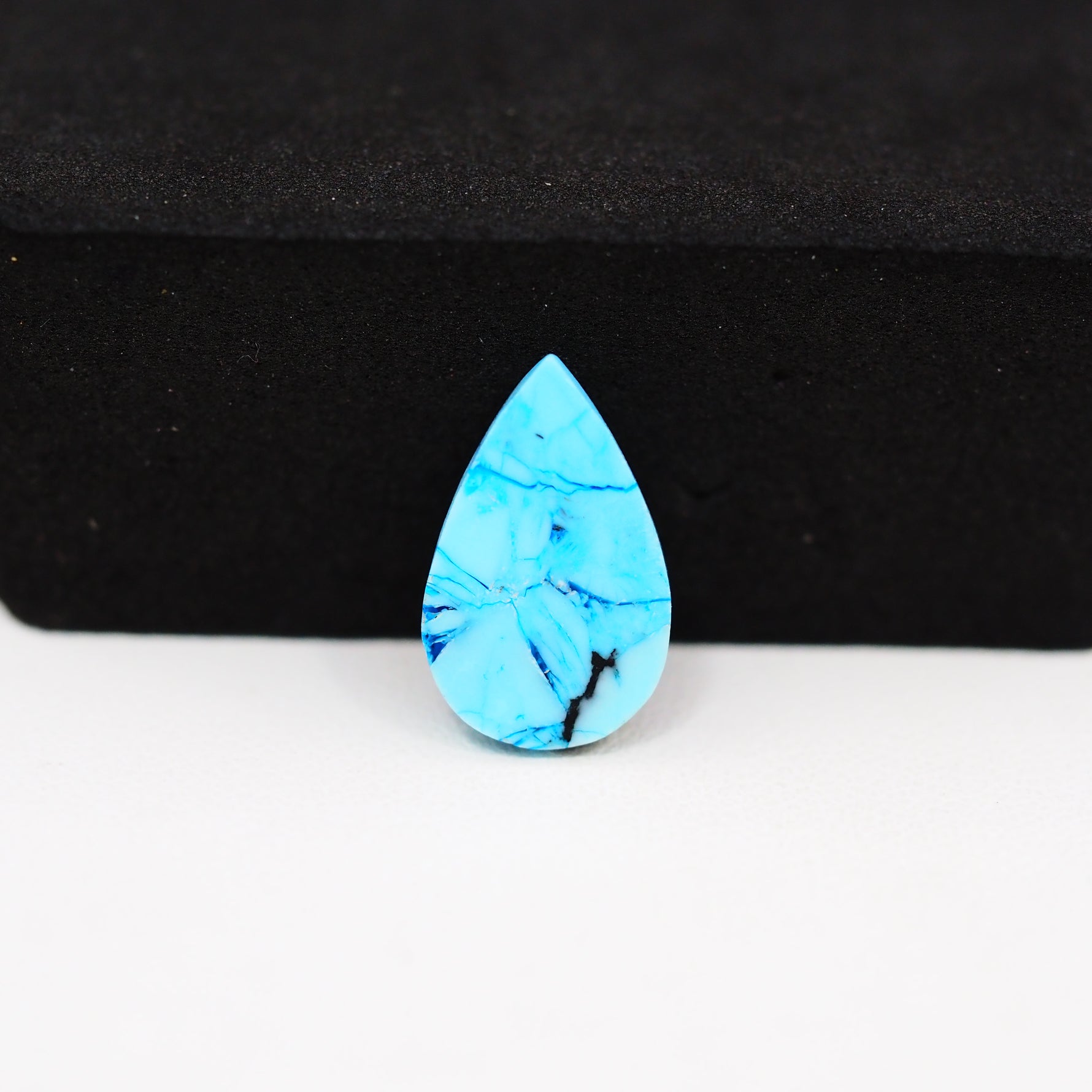 Buffalo Cushion Cabochon 16x18mm 5ct - Blue with Black Corner - Pedra Gems