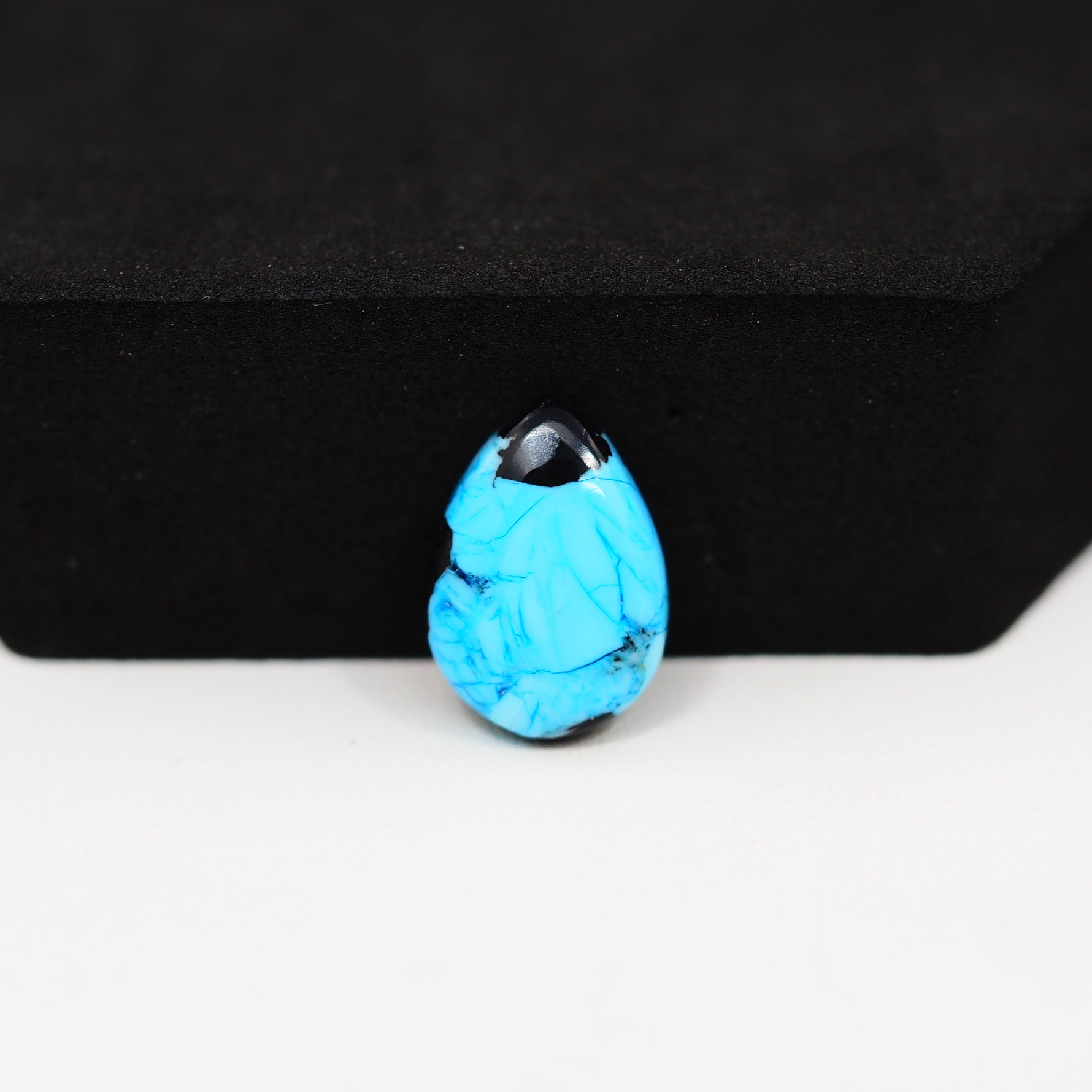 Buffalo Freeform Cabochon 16x11mm 5ct - Black Top Textured Blue Base - Pedra Gems
