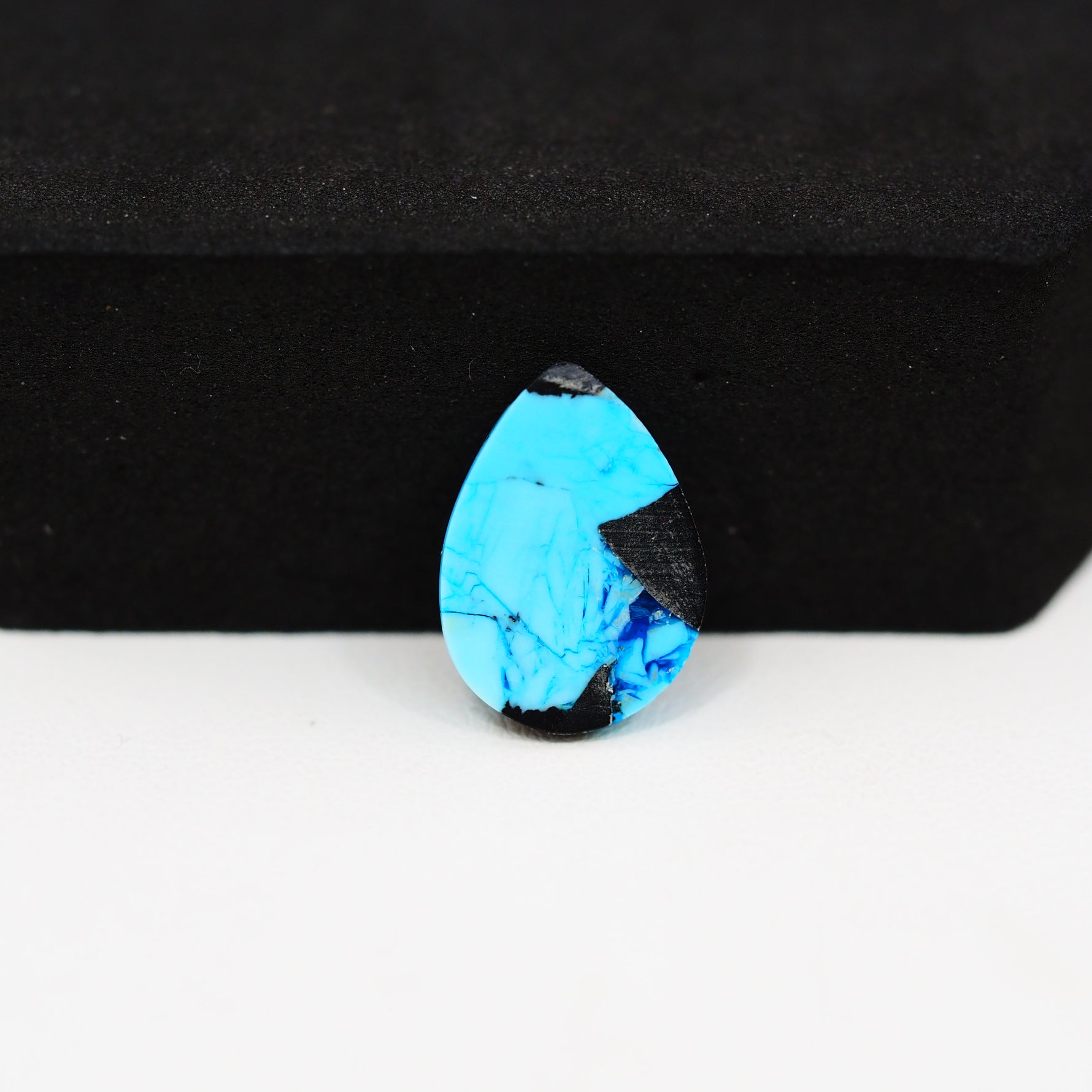 Buffalo Freeform Cabochon 16x11mm 5ct - Black Top Textured Blue Base - Pedra Gems