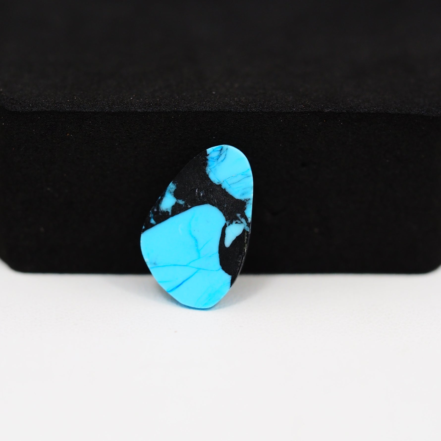 Buffalo Freeform Cabochon 17x11mm 5ct - Blue with Black Corner - Pedra Gems