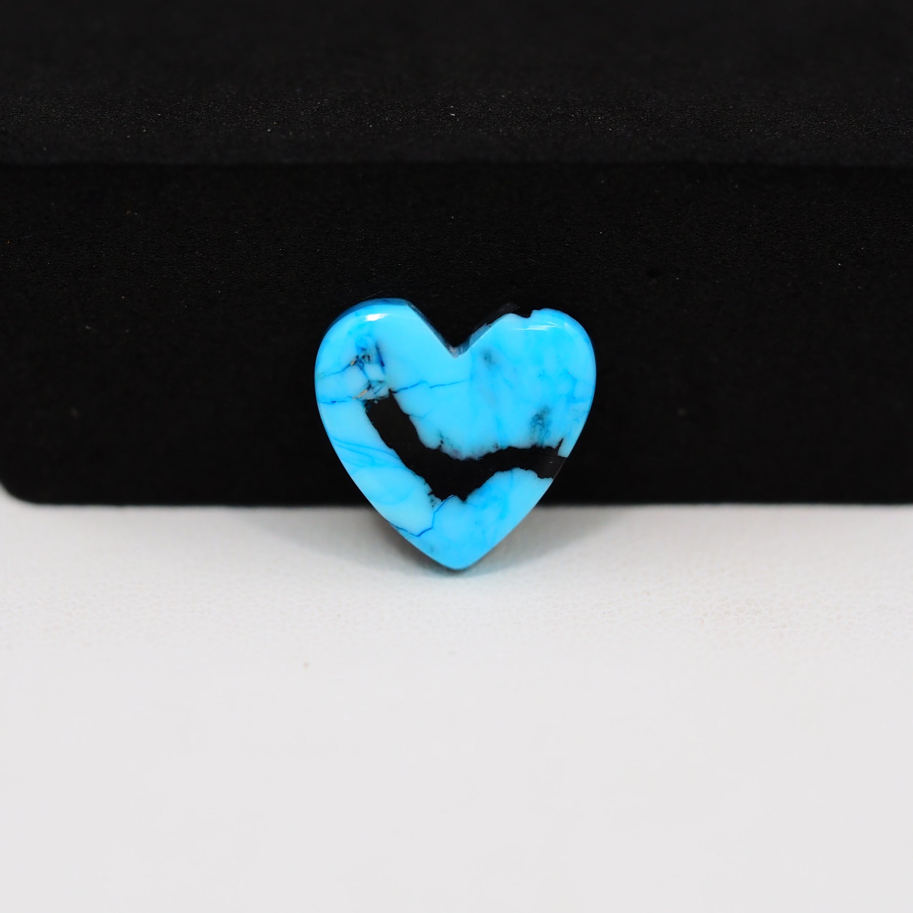 Buffalo Heart Cabochon 13x13mm 5ct - Blue with Black Band - Pedra Gems