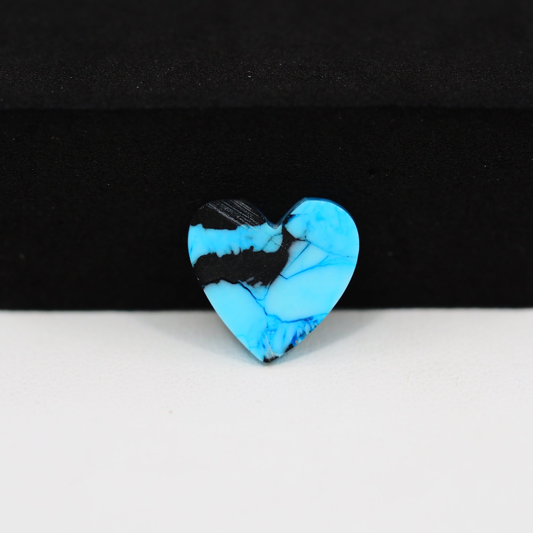 Buffalo Heart Cabochon 13x13mm 5ct - Blue with Black Band - Pedra Gems