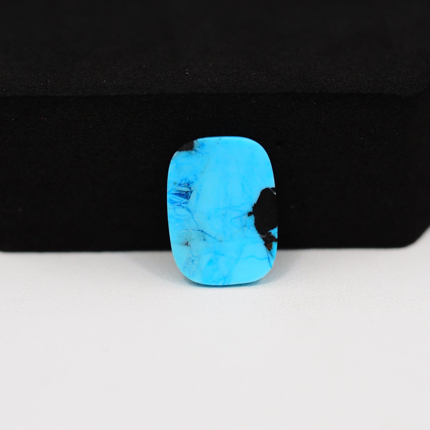 Buffalo Cushion Cabochon 17x11mm 6.5ct - Blue with Black Corner - Pedra Gems