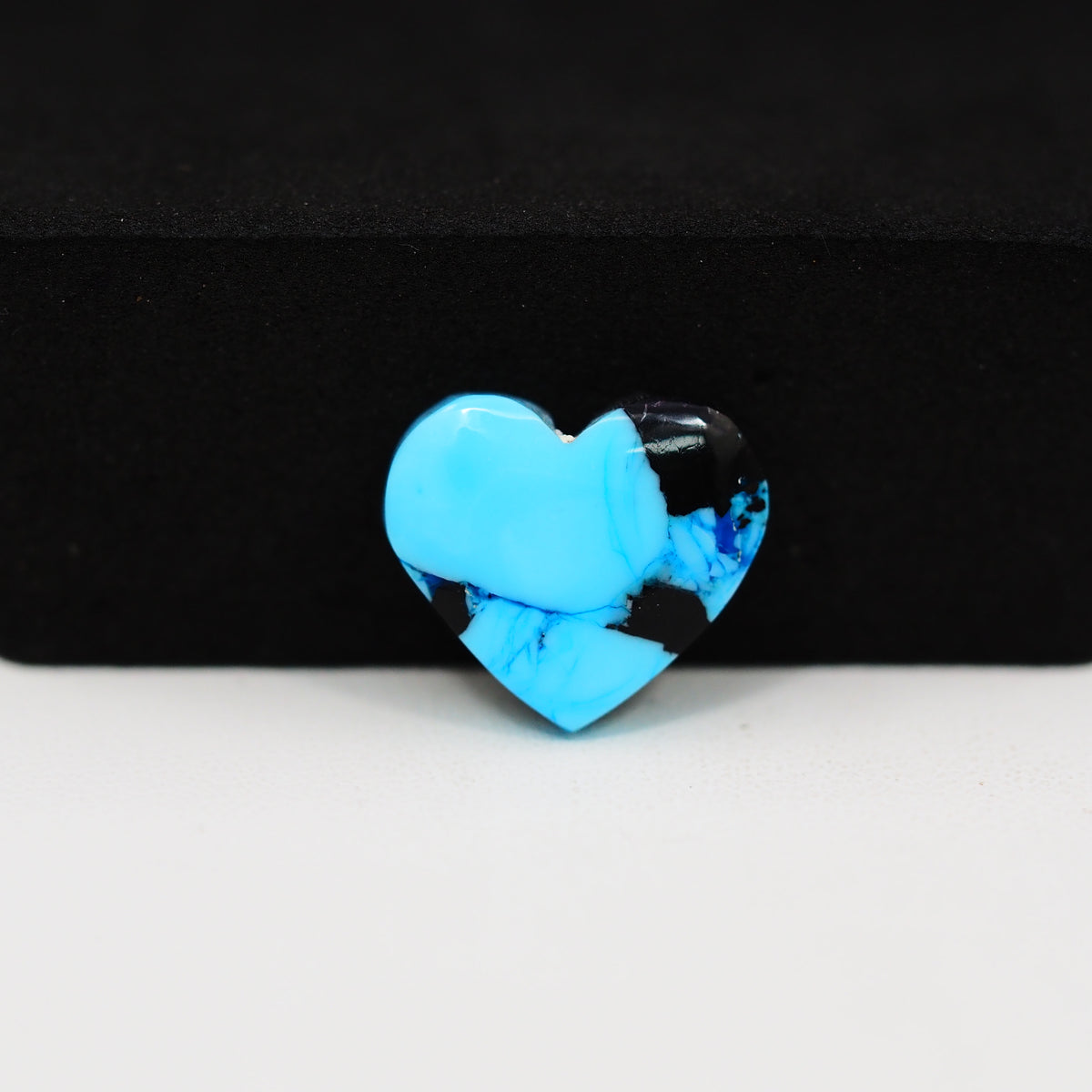 Buffalo Heart Cabochon 15x11mm 6ct - Blue with Black Corner - Pedra Gems