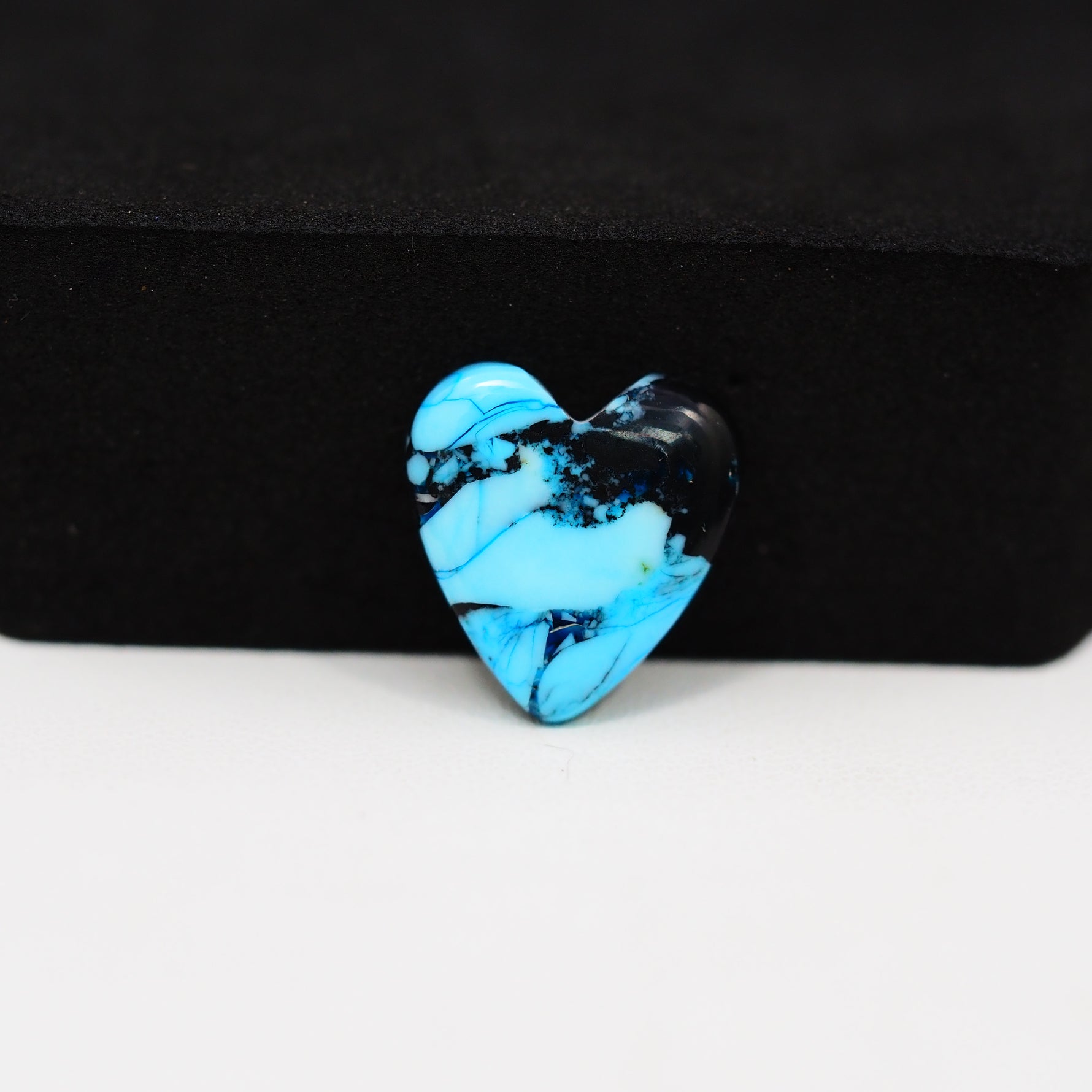 Buffalo Heart Cabochon 15x14mm 5ct - Blue with Black Band - Pedra Gems