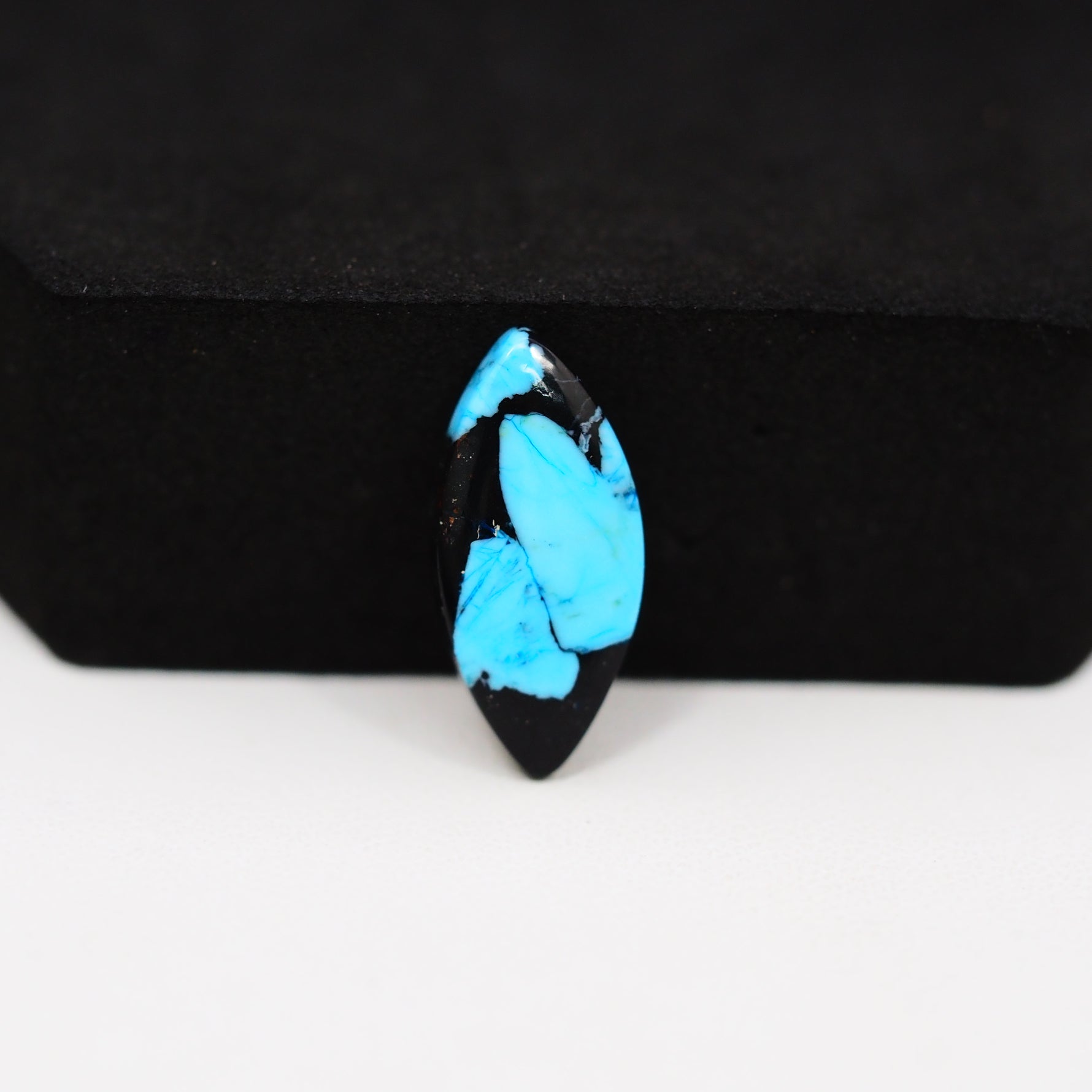 Buffalo Marquise Cabochon 20x9mm 4ct - Blue with Black Base - Pedra Gems