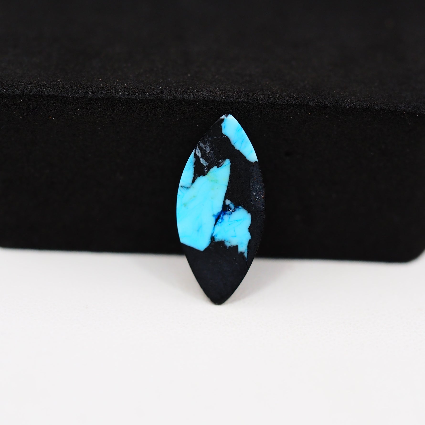 Buffalo Marquise Cabochon 20x9mm 4ct - Blue with Black Base - Pedra Gems
