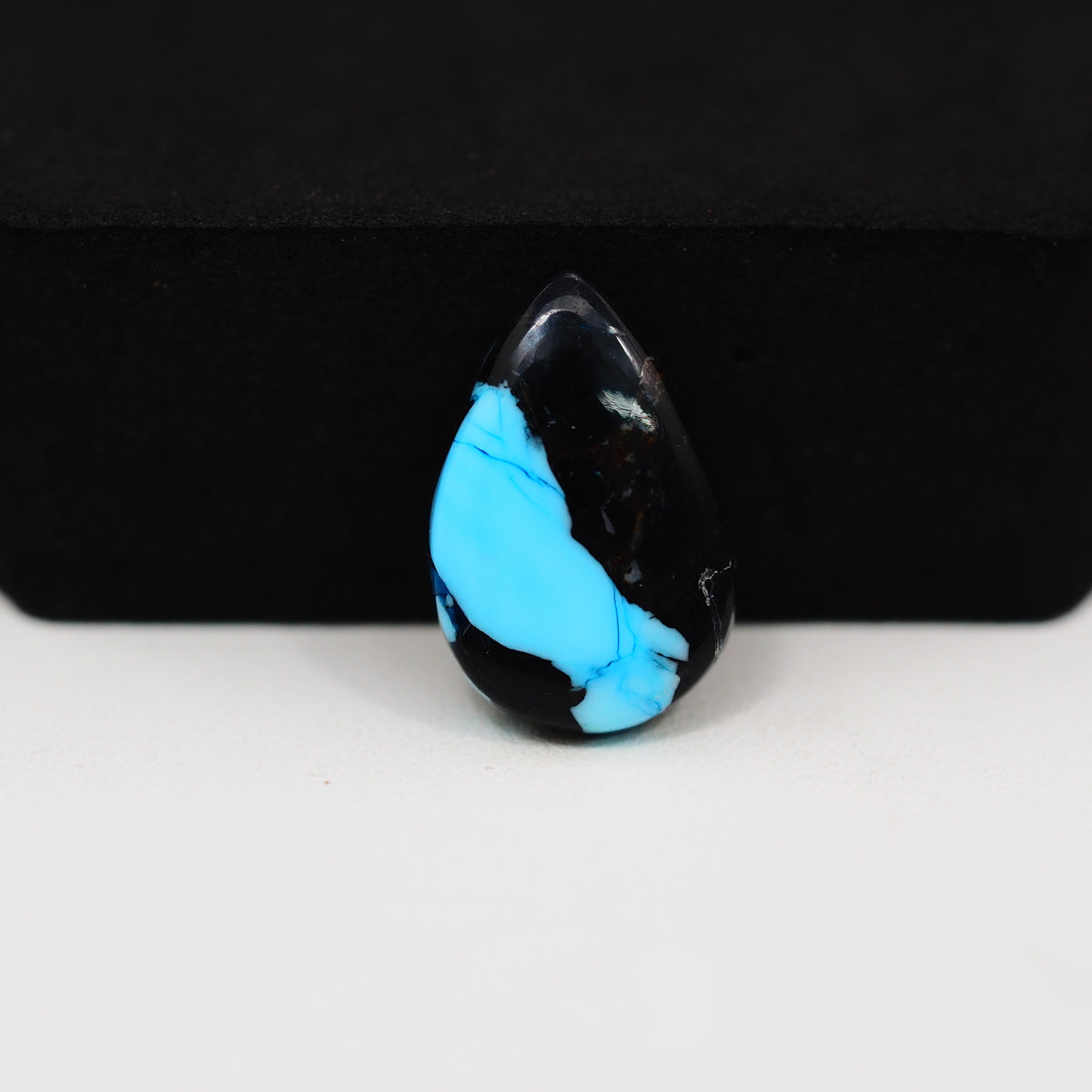 Buffalo Pear Cabochon 20x13mm 8ct - Black Top Blue Base - Pedra Gems