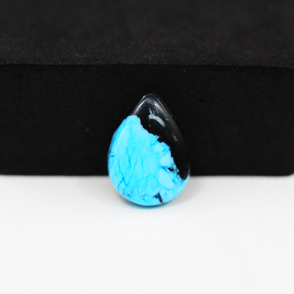 Buffalo Pear Cabochon 16x11mm 6.5ct - Blue with Black Tip - Pedra Gems