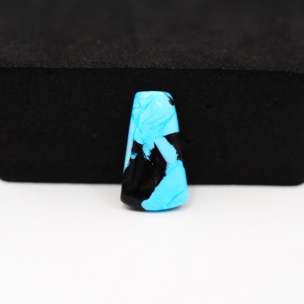 Buffalo Trapezoid Cabochon 18x10mm 4ct - Blue with Black Base - Pedra Gems