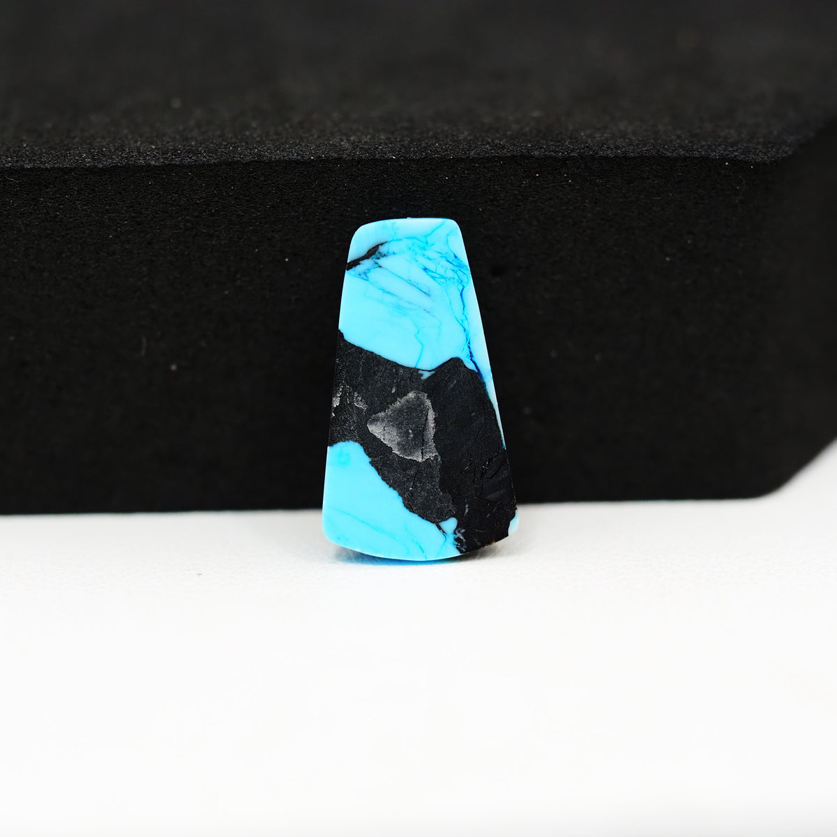 Buffalo Trapezoid Cabochon 18x10mm 4ct - Blue with Black Base - Pedra Gems