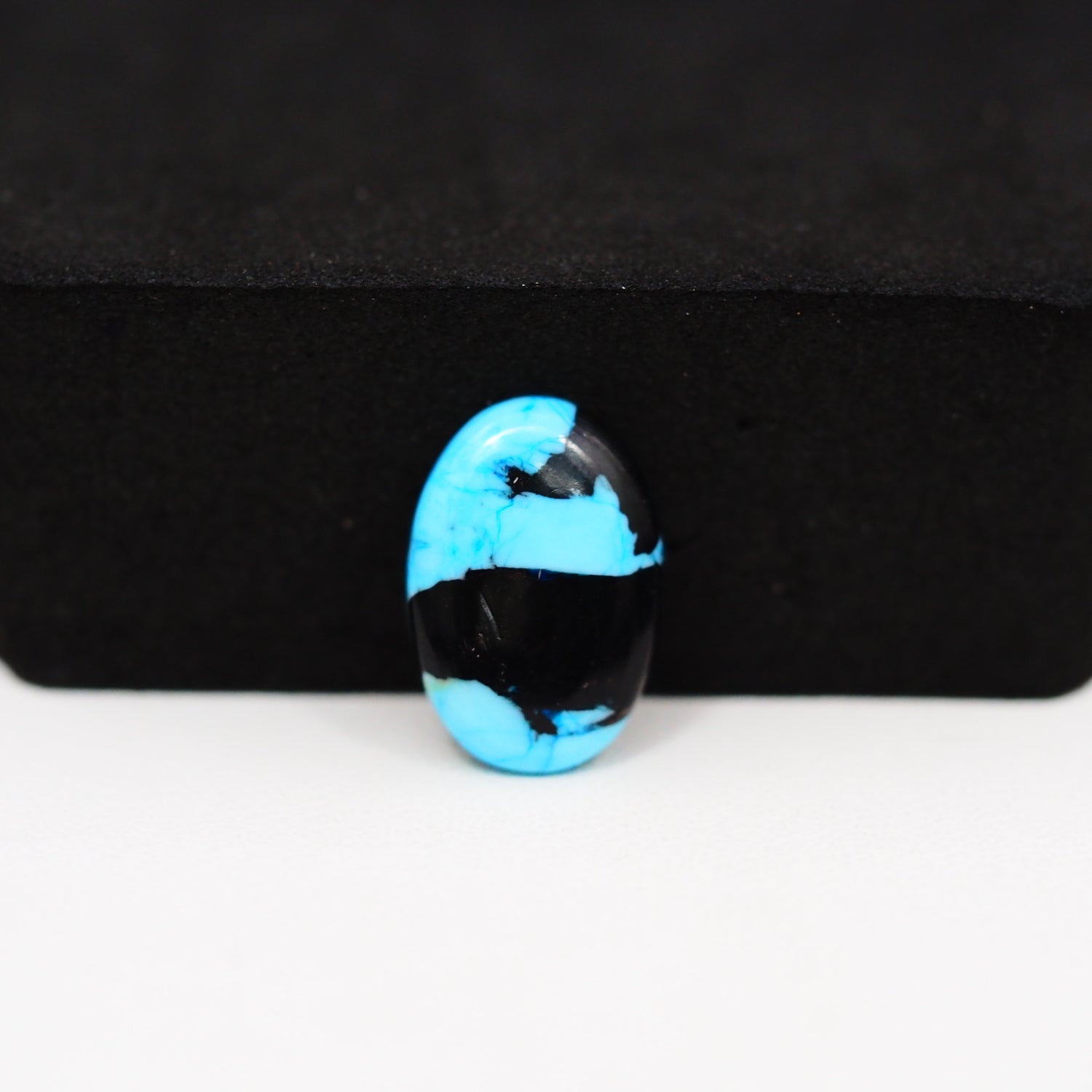 Buffalo Oval Cabochon 16x11mm 4.5ct - Black with Blue Band - Pedra Gems
