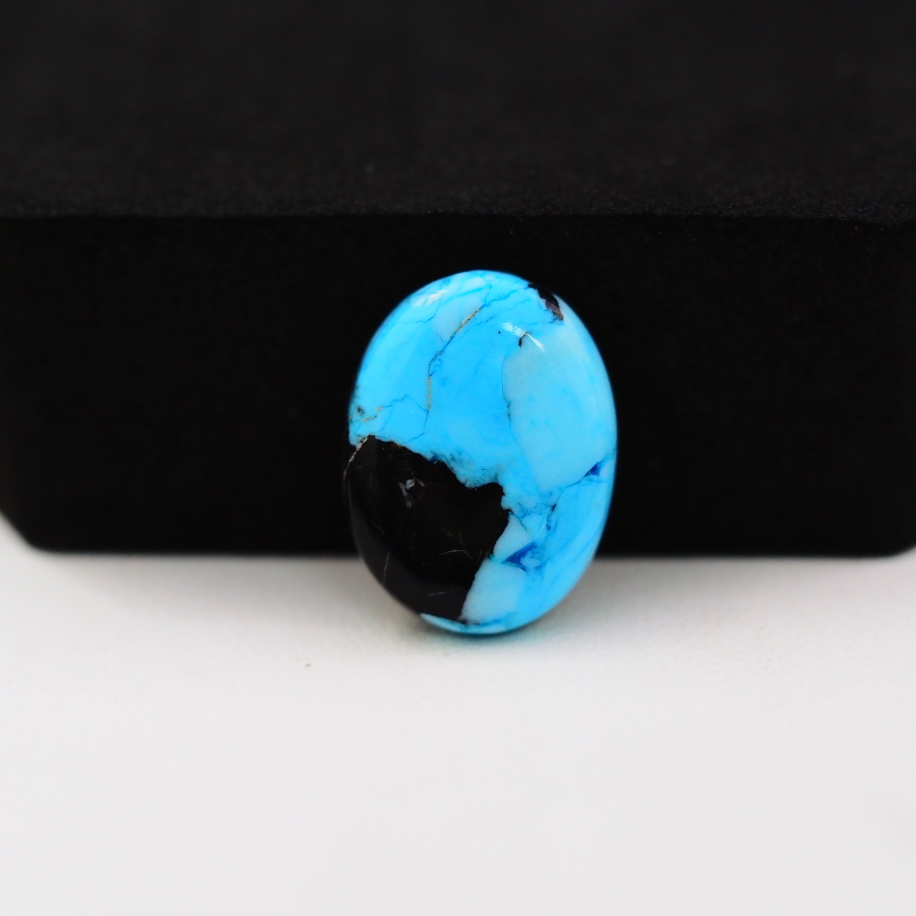 Buffalo Oval Cabochon 18x14mm 8ct - Blue with Black Base - Pedra Gems