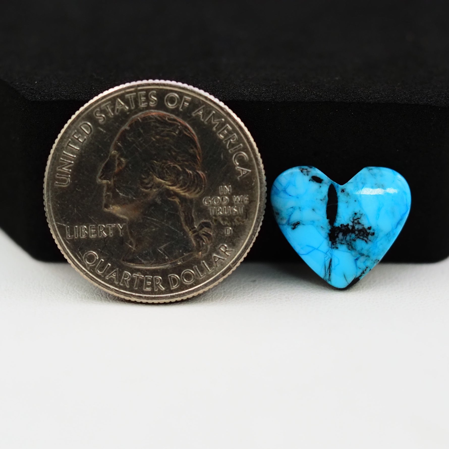 Buffalo Heart Cabochon 13x15mm 4ct - Blue with Black Band - Pedra Gems