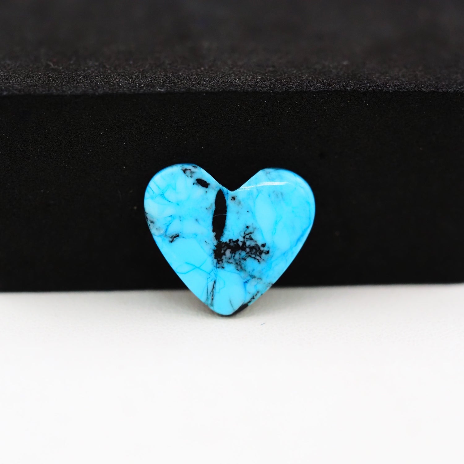 Buffalo Heart Cabochon 13x15mm 4ct - Blue with Black Band - Pedra Gems
