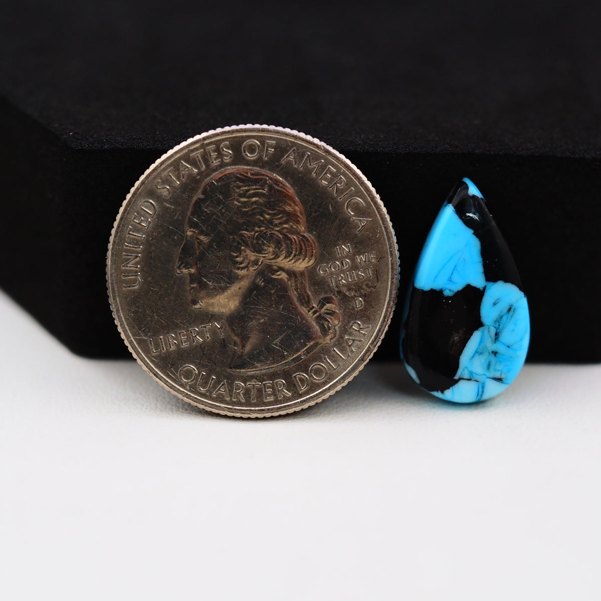 Buffalo Pear Cabochon 18x10mm 5ct - Black Top Blue Base - Pedra Gems