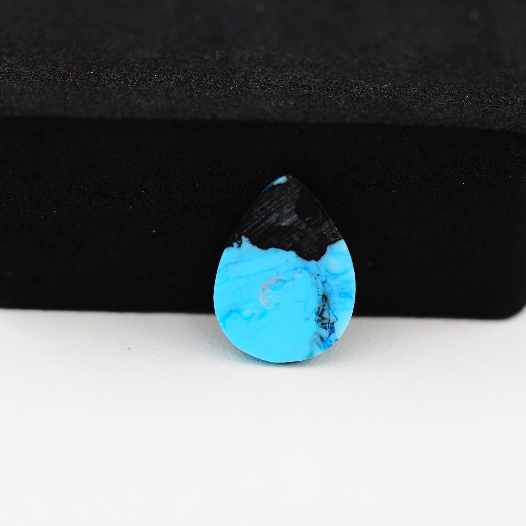 Buffalo Pear Cabochon 16x13mm 5ct - Blue with Black Patch - Pedra Gems